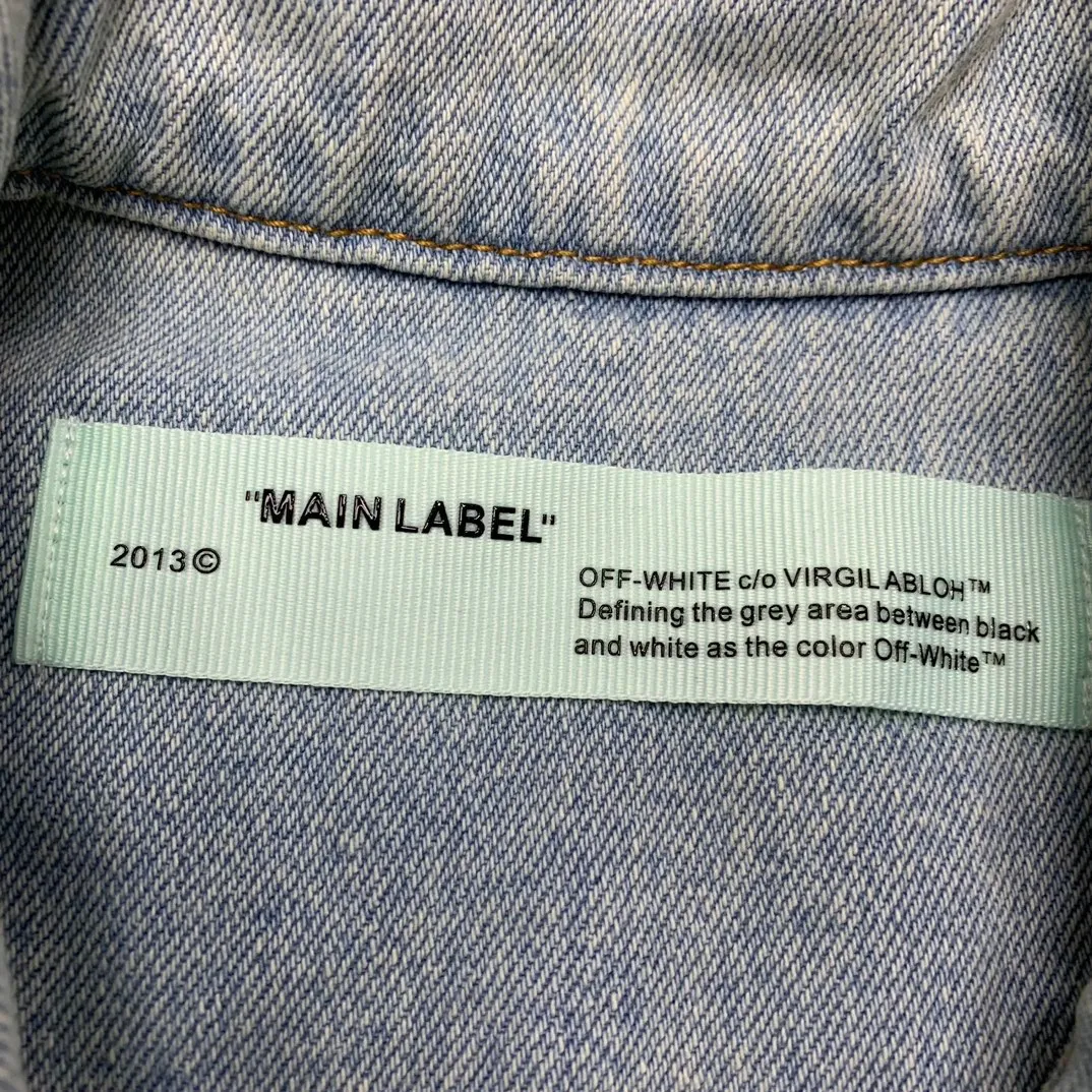 Top tested version OFF WHITE OW new tape patch arrow Zebra crossing OW men and women couple denim jacket original quality 22 brand new official collar label, the real over-the-top version Off-white 2022SS BLACK TAPE ARROWS DENIM JACKET tape denim jacket, obvious signature, unique high street style! The latest rubber strip industrial style elements in spring and summer (the main focus this season), heavy denim, more tough and retro, the main elements are heavily processed and have a micro profile, which can be worn by both men and women! Street arrow denim, a full set of customized accessories! Strict quality control! The same level as purchasing counters! Extremely difficult, don’t be afraid of any comparison! Color: washed blue Size: XS-L P:560